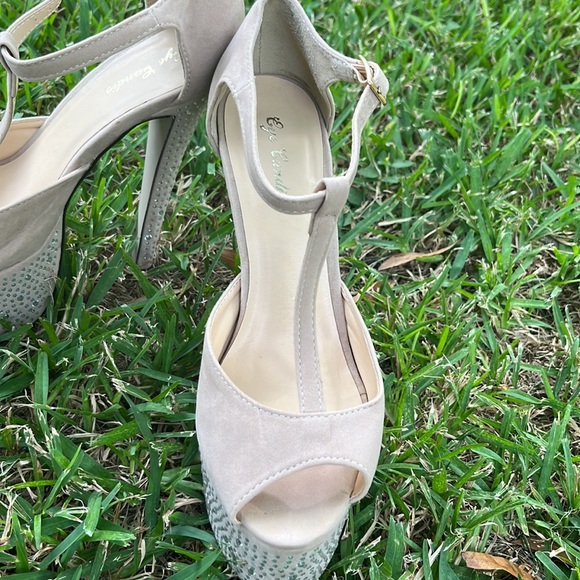 Eye Candy Platform Heels - Picture 2 of 7